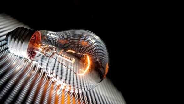 Light bulb 4297600 1920