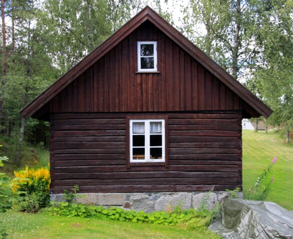 Gammelt laftet hus, fasade
